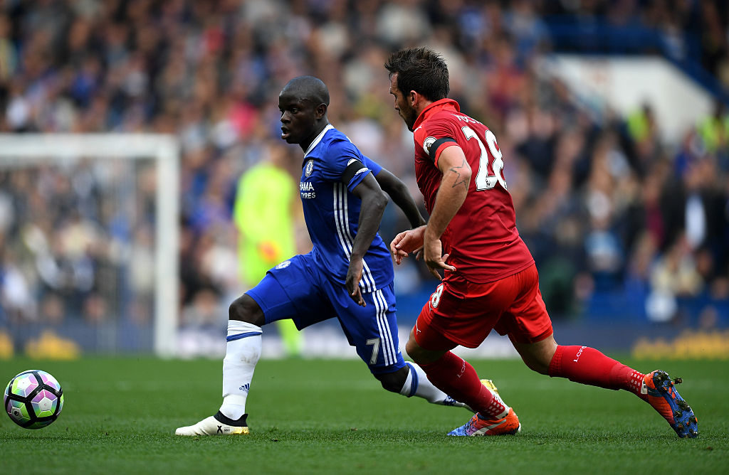 LONDON, ENGLAND - OCTOBER 15: N'Golo Kante of Chelsea (L) is put under pressure from Christian Fuchs of Leicester City (R) during the Premier League match between Chelsea and Leicester City at Stamford Bridge on October 15, 2016 in London, England.  (Photo by Shaun Botterill/Getty Images)