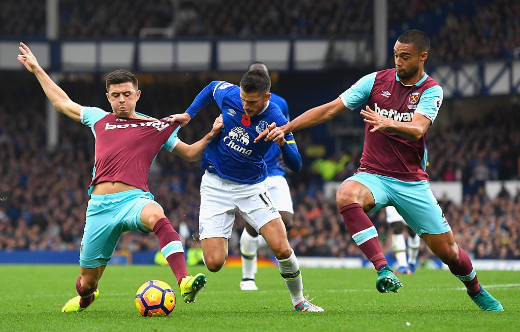 LIVERPOOL, ENGLAND - OCTOBER 30: Kevin Mirallas of Everton (C) is tackled by Aaron Cresswell of West Ham United (L) and Winston Reid of West Ham United (R) during the Premier League match between Everton and West Ham United at Goodison Park on October 30, 2016 in Liverpool, England. (Photo by Stu Forster/Getty Images)