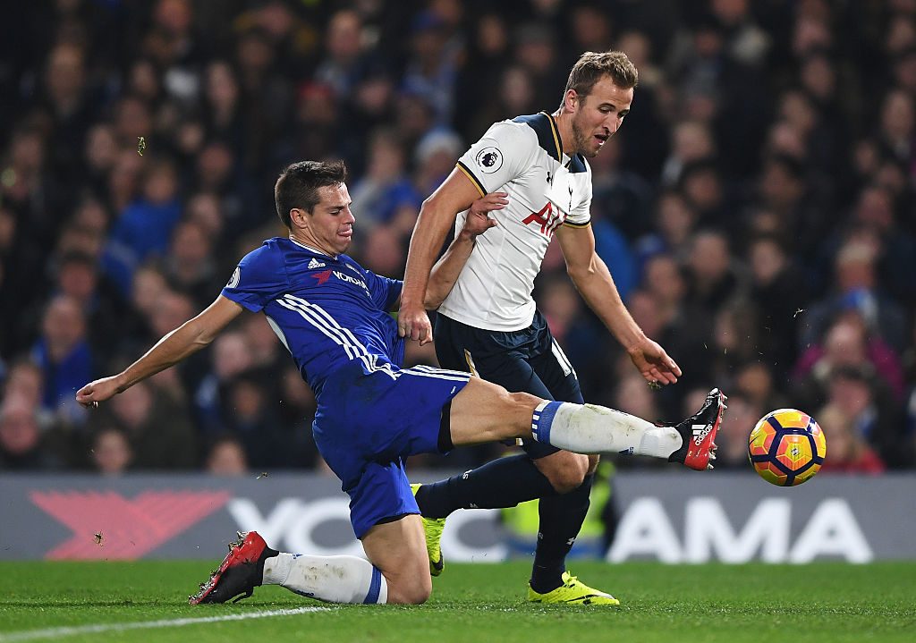 LONDON, ENGLAND - NOVEMBER 26: Cesar Azpilicueta of Chelsea and Harry Kane of Tottenham Hotspur compete for the ball during the Premier League match between Chelsea and Tottenham Hotspur at Stamford Bridge on November 26, 2016 in London, England. (Photo by Shaun Botterill/Getty Images)