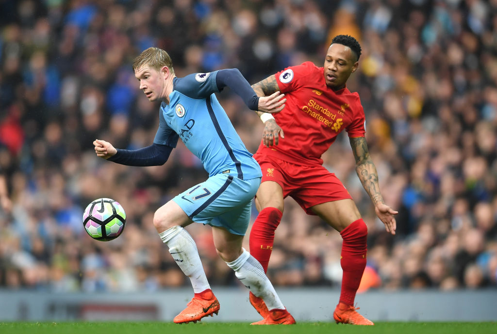 Kevin De Bruyne murtautumassa Nathaniel Clynen ohitse Kuva: Getty Images