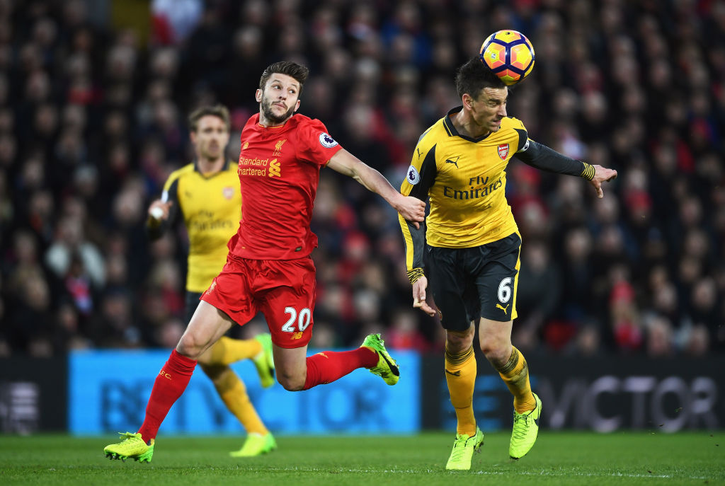 Laurent Koscielny (oikealla) arvioi tilanteen väärin. Kuva: Getty Images