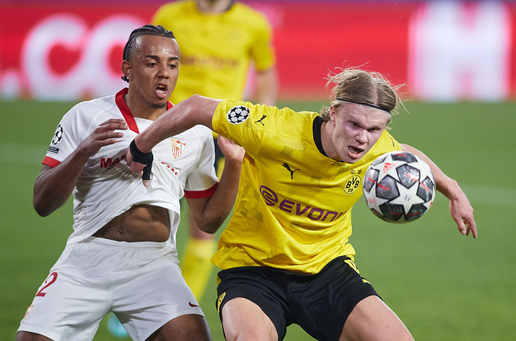 Sevilla FC v Borussia Dortmund  – UEFA Champions League Round Of 16 Leg One