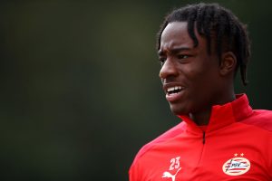 Kuka on Noni Madueke? Nuori englantilaislaituri hylkäsi Man Unitedin ja Chelsean kosiskelut ja lähti Ruud van Nistelrooyn oppipojaksi PSV Eindhoven Training Session