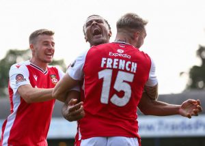 Hollywood-tähdet haluavat nostaa alasarjaseuran Valioliigaan – ”Miksi emme unelmoisi isosti?” Southend United v Wrexham – Vanarama National League