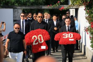 Liverpoolin pelaajilta kaunis ele Diogo Jotan hautajaisissa – Cristiano Ronaldo ei saapunut paikalle aop_VanDijkVirgilRobertsonAndyhautajaiset202575