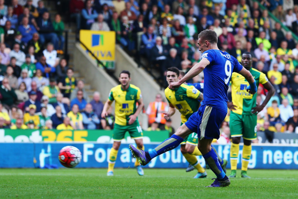 NORWICH, ENGLAND - OCTOBER 03: Jamie Vardy of Leicester City scores his team's first goal during the Barclays Premier League match between Norwich City and Leicester City at Carrow Road on October 3, 2015 in Norwich, United Kingdom. (Photo by Harry Engels/Getty Images)